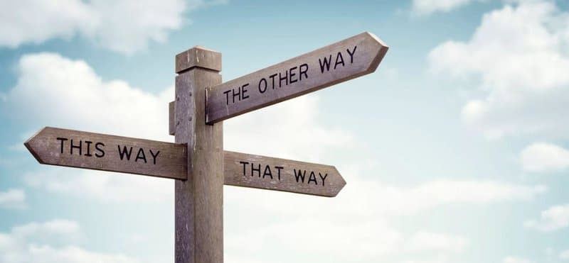 Qual caminho seguir a placa: Um consultor de marketing define uma direção para as empresas