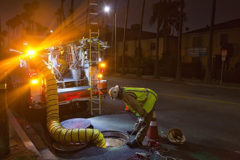 Los Angeles, United States – July 26, 2022: Los Angeles Department of Water and Power worker repairs an electrical blackout on Hollywood Boulevard
