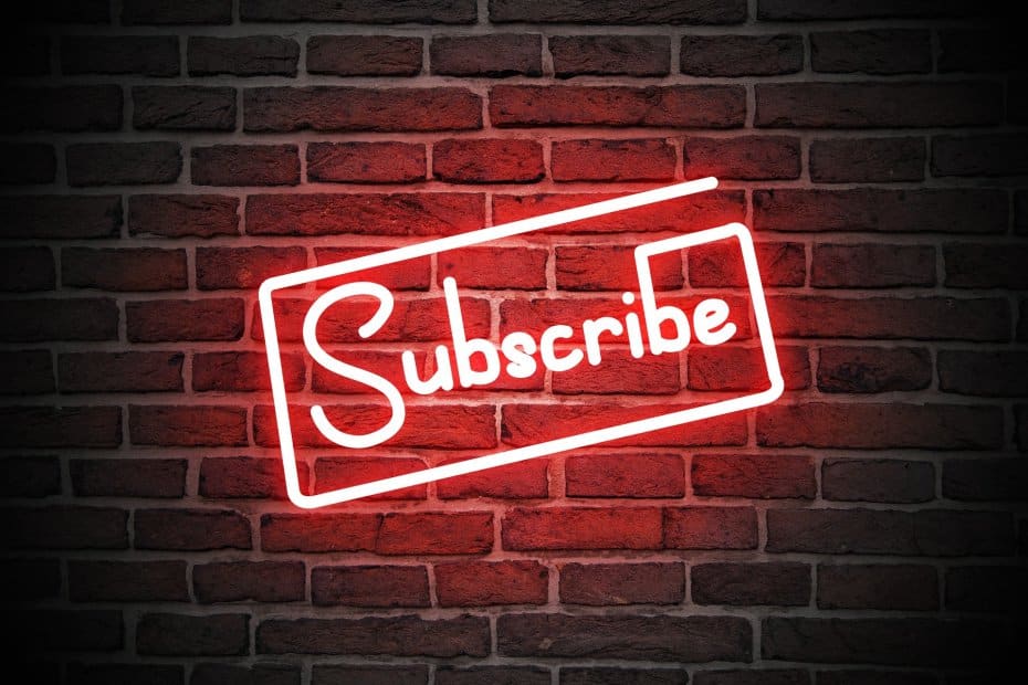 A signal written  "subscribe" representing a popular way for retention marketing
